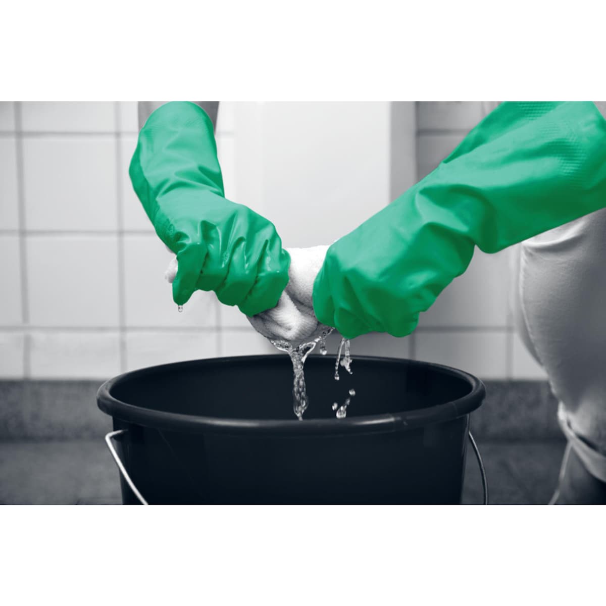 Unigloves Unicare Household Gloves (12 Pairs of Green - Size M) 1